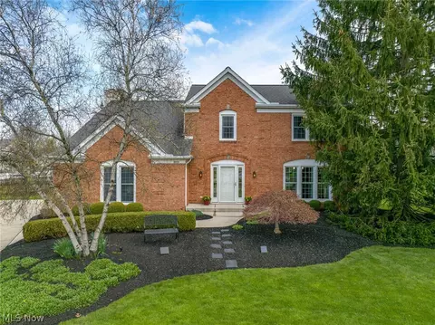 10287 Laura Ln, Twinsburg, OH 44087