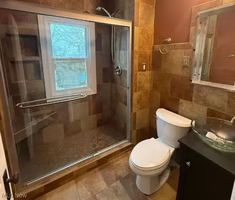Bath - 1836 E 33rd St, Lorain, OH 44055 photo 1 of 1