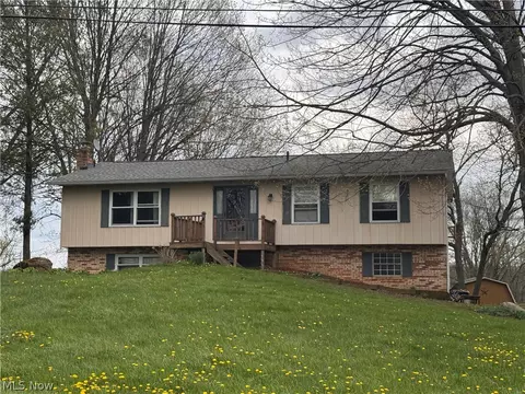 8844 Lost Trail Ave NE, Canton, OH 44721
