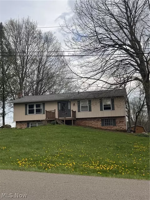 8844 Lost Trail Ave NE, Canton, OH 44721 photo 2