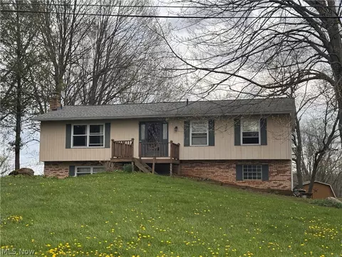 8844 Lost Trail Ave NE, Canton, OH 44721