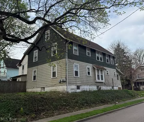 897 Avon St, Akron, OH 44310 photo 3