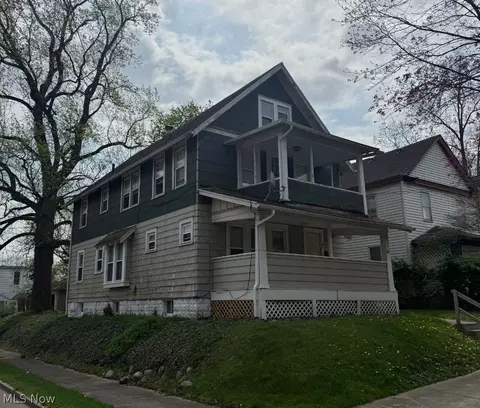 897 Avon St, Akron, OH 44310
