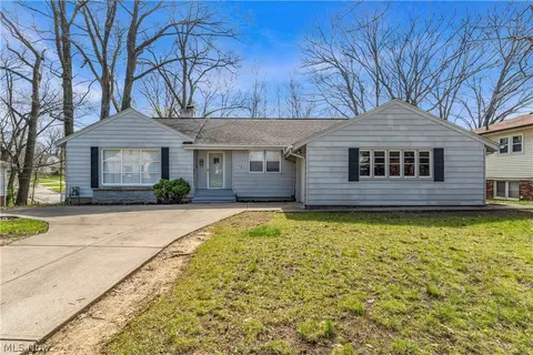 1791 Forest Dr, Euclid, OH 44117