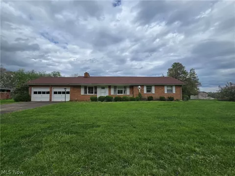 2922 Waverly Rd, Williamstown, WV 26187
