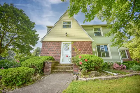 26988 Cook Rd, Olmsted Twp, OH 44138