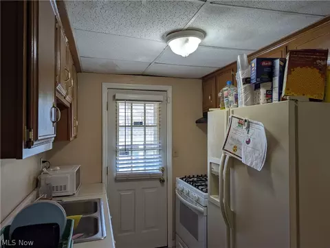 Entry Way - 1490 E 1492 E 250th St, Euclid, OH 44117 photo 1 of 1