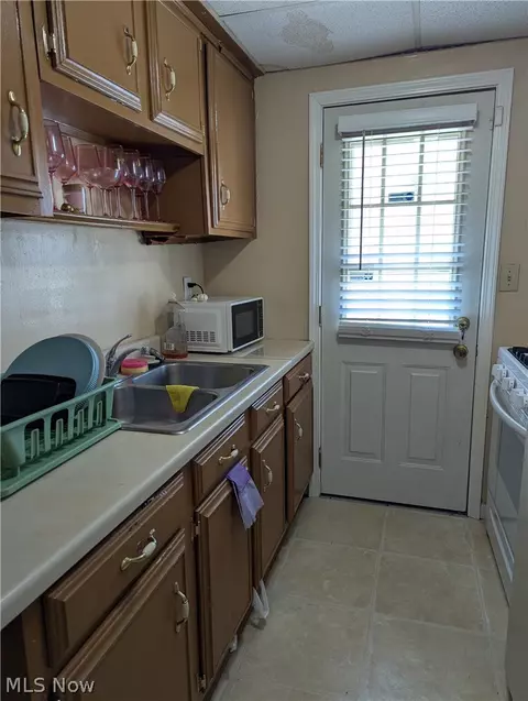 Kitchen - 1490 E 1492 E 250th St, Euclid, OH 44117 photo 1 of 2