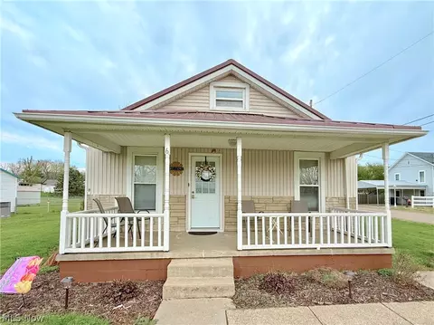 6 7th St, Belpre, OH 45714