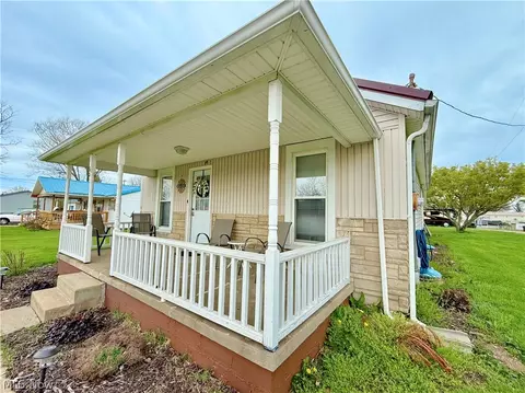 6 7th St, Belpre, OH 45714 photo 3