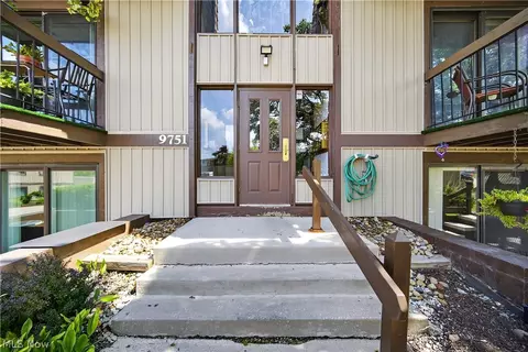 9751 Sunrise Blvd #M10, North Royalton, OH 44133
