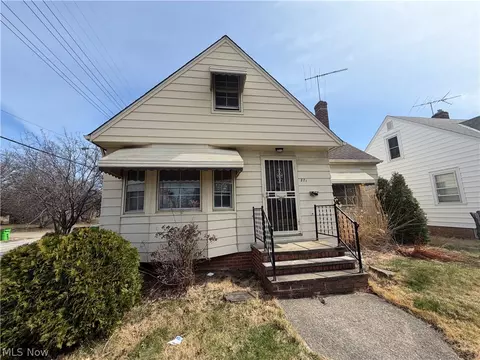 871 E 232nd St, Euclid, OH 44123