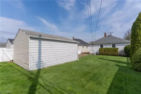 Exterior - 3003 Park Dr, Parma, OH 44134 photo 3 of 5