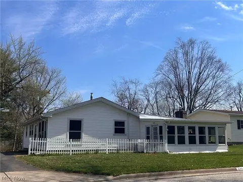 727 Circle Hill Rd SE, North Canton, OH 44720