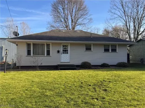 14 W Main St, Leetonia, OH 44431