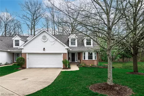 448 E Reserve Dr, Cuyahoga Falls, OH 44223