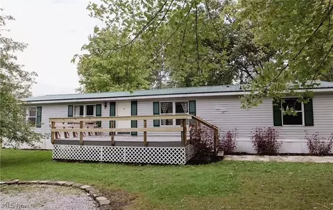 1843 Woodland Dr, Columbiana, OH 44408