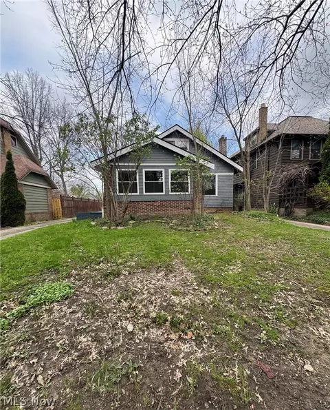 3327 Bradford Rd, Cleveland Heights, OH 44118