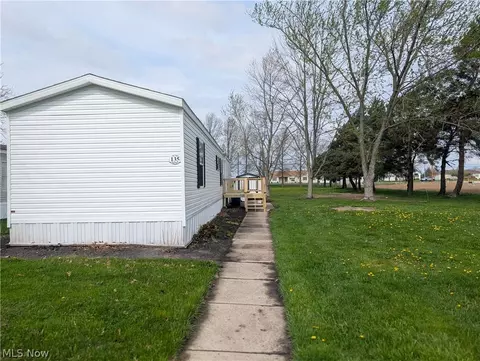135 Kenny Brook Ln, Elyria, OH 44035