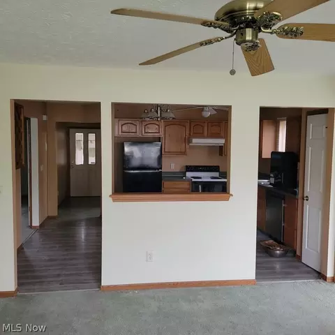 Entry Way - 302 W W Gln, Elyria, OH 44035 photo 2 of 2