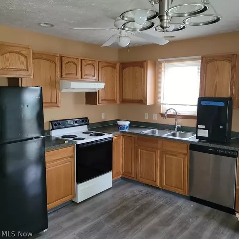 Kitchen - 302 W W Gln, Elyria, OH 44035 photo 1 of 1