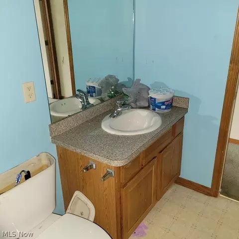 Bath - 302 W W Gln, Elyria, OH 44035 photo 2 of 2