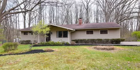 62 W Bel Meadow Ln, Chagrin Falls, OH 44022