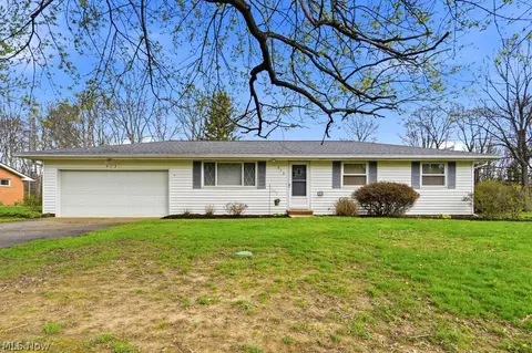 513 Lynnview Dr, Sagamore Hills, OH 44067