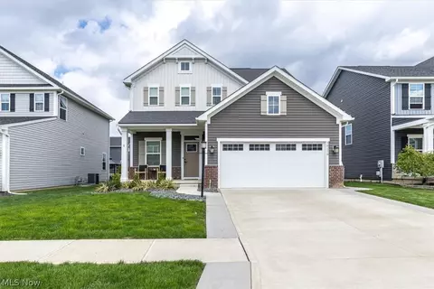 36270 Lands End Dr, North Ridgeville, OH 44039