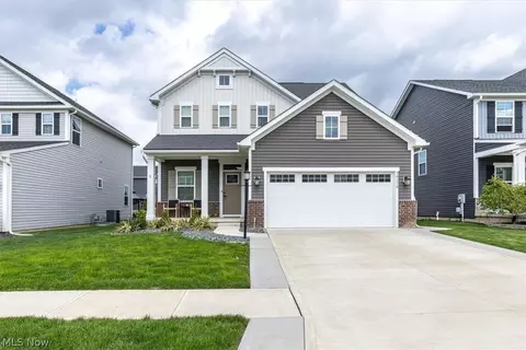 36270 Lands End Dr, North Ridgeville, OH 44039