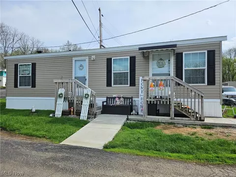 81 Hyland Dr, Akron, OH 44312