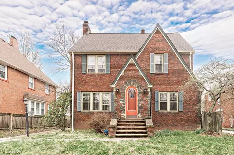 1489 Crest Rd, Cleveland Heights, OH 44121
