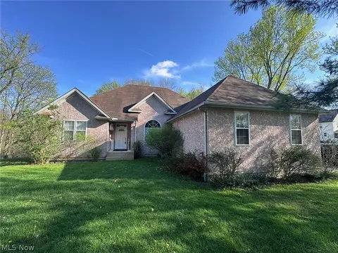 156 Penrose Ct, Elyria, OH 44035