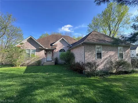 156 Penrose Ct, Elyria, OH 44035