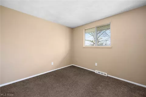 Bedroom - 1627 E 33rd St, Lorain, OH 44055 photo 3 of 9