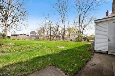 Exterior - 1627 E 33rd St, Lorain, OH 44055 photo 2 of 6