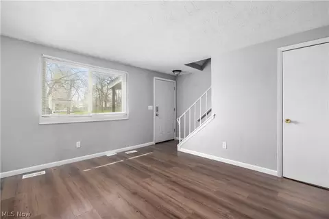 Living - 1627 E 33rd St, Lorain, OH 44055 photo 3 of 5