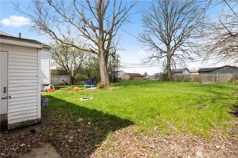 Exterior - 1627 E 33rd St, Lorain, OH 44055 photo 6 of 6
