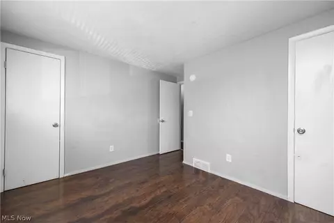 Bedroom - 1627 E 33rd St, Lorain, OH 44055 photo 2 of 9