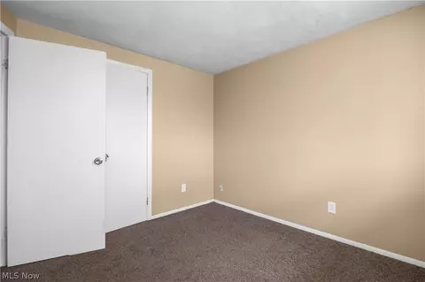 Bedroom - 1627 E 33rd St, Lorain, OH 44055 photo 4 of 9