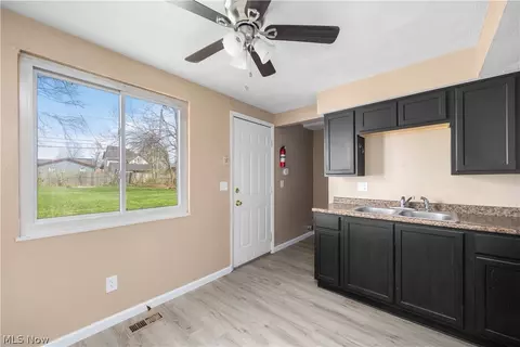 Entry Way - 1627 E 33rd St, Lorain, OH 44055 photo 4 of 5