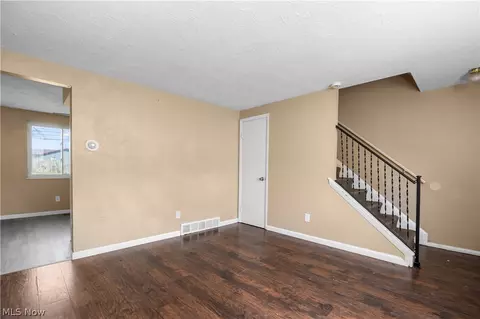 Living - 1627 E 33rd St, Lorain, OH 44055 photo 5 of 5