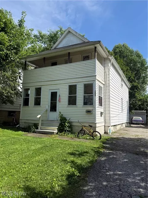 7606 Vineyard Ave, Garfield Heights, OH 44105