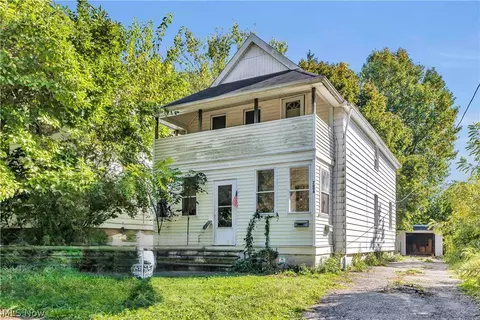 7606 Vineyard Ave, Garfield Heights, OH 44105