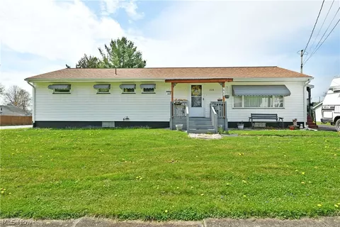 230 High Ave, Niles, OH 44446