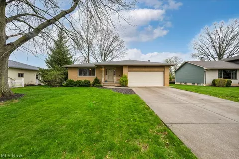 13700 Indian Creek Dr, Middleburg Heights, OH 44130