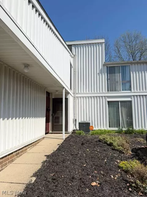 25 Sutton Pl, Shaker Heights, OH 44120