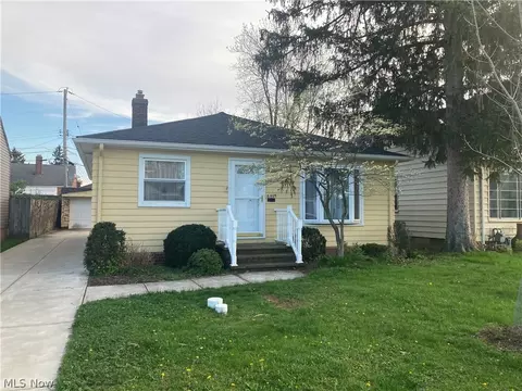 8409 Wainstead Dr, Parma, OH 44129