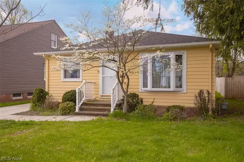 8409 Wainstead Dr, Parma, OH 44129