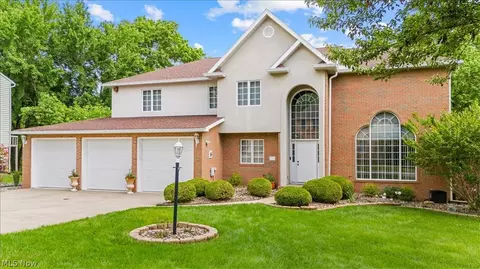 1405 Greenmont Hills Dr, Vienna, WV 26105